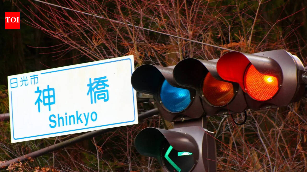 Why Japan has &lsquo;blue traffic lights&rsquo; instead of green